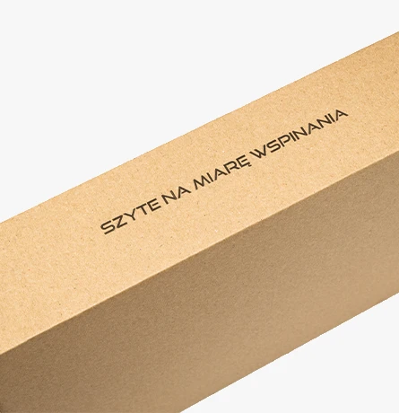 spersonalizowane opakowanie e-commerce z oryginalnym nadrukiem do wysyłki paczkomatem szyte na miarę wspinania